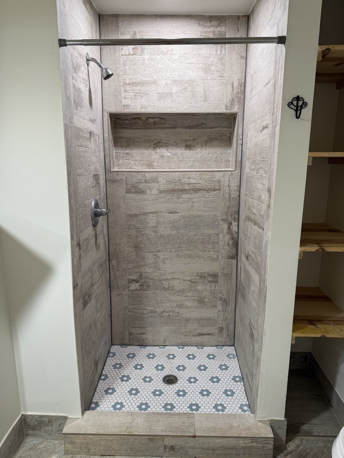 Houston bathroom before the TRÜbath porcelain installation