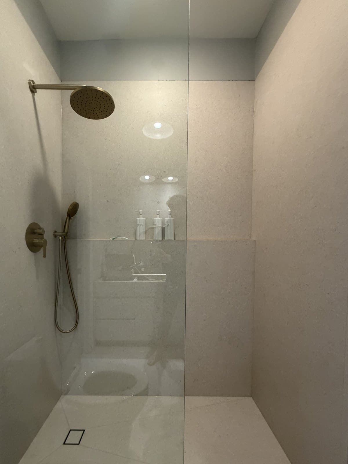 The same shower finished in Avorio Limestone porcelain panels