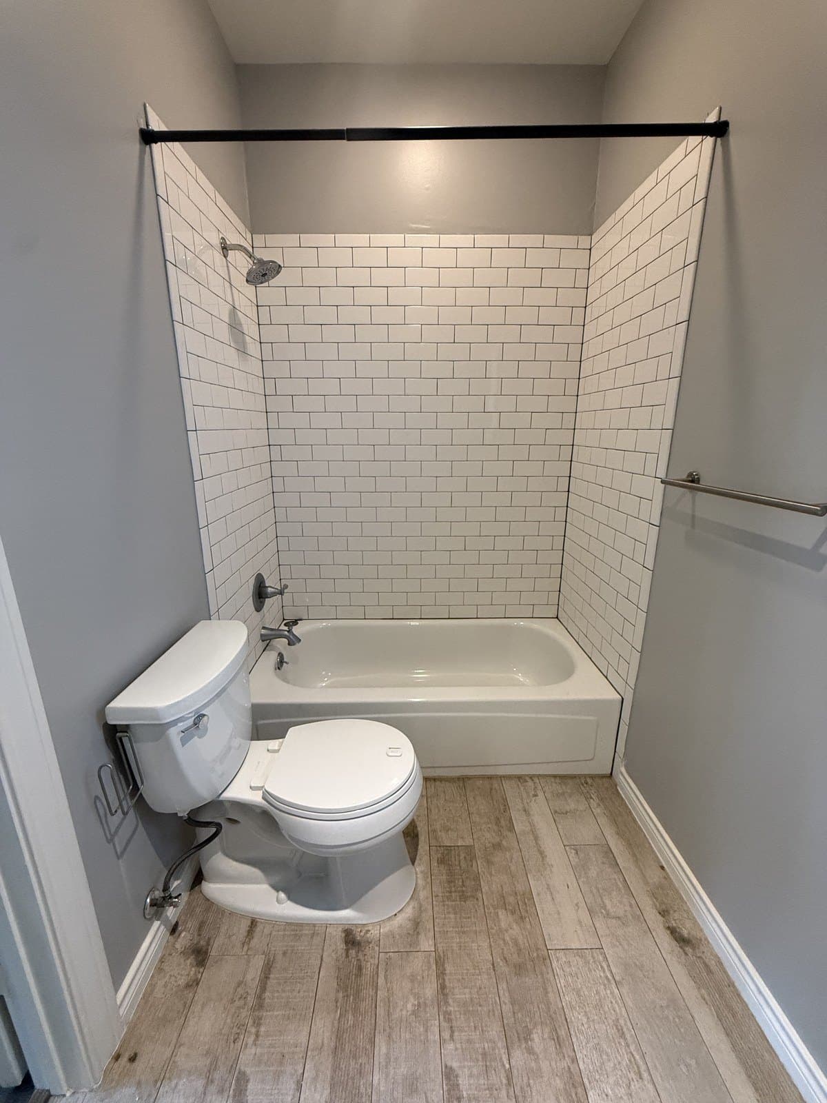 Houston shower before the TRÜbath porcelain installation